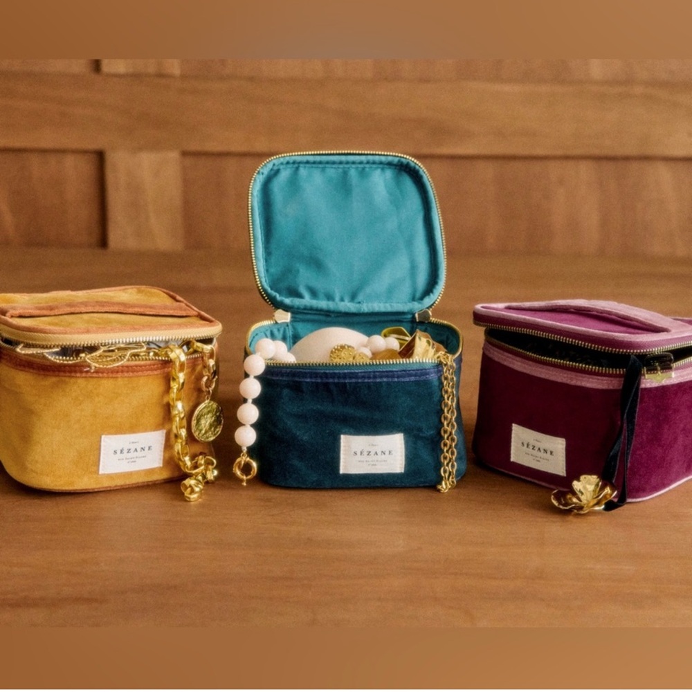 Sézane Velvet Jewelry Case